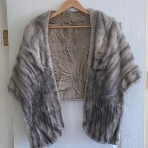 Vintage Chic Gray Natural mink fur cape